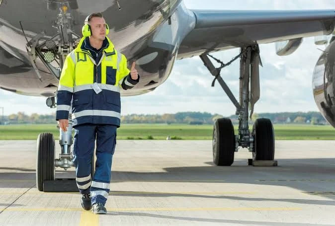 Airport Ground Staff Jobs: Benefits, Salary, and Why It's a Great Career in the USA 1 Cargo and Ramp2