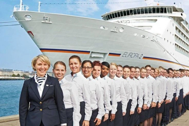 Cruise Staff4